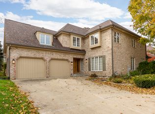 9 Tartan Lakes Cir, Westmont, IL