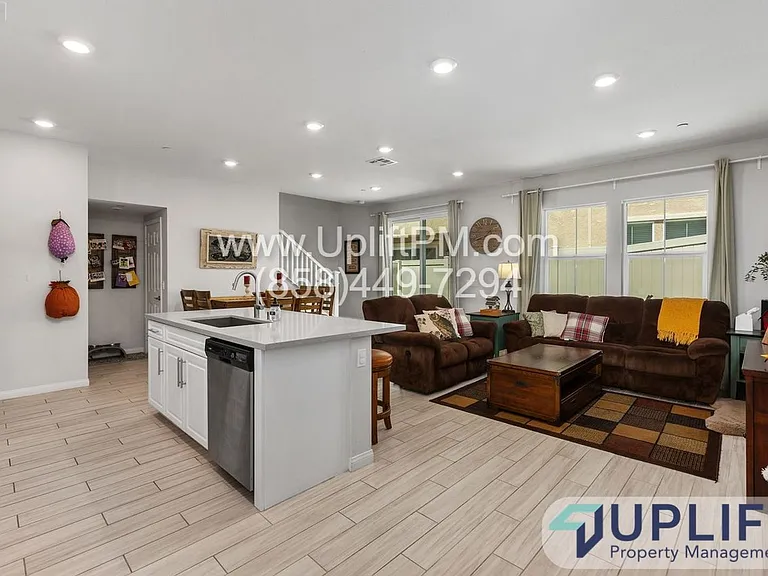 1362 Palo Verde Way — Photo 3