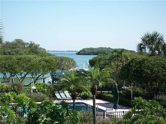 3rd image of 1355 Pinellas Bayway S APT 14