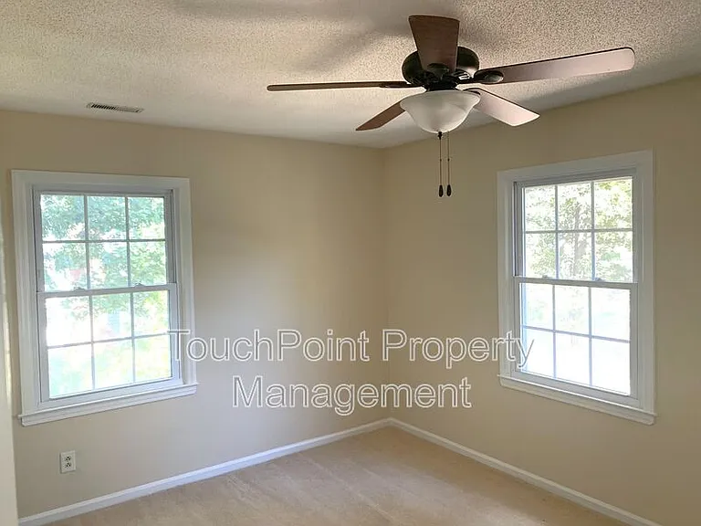1114 Glenshannon Rd — Photo 16