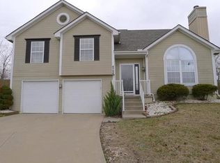 4724 NW Creek Side Ln, Blue Springs, MO 64015