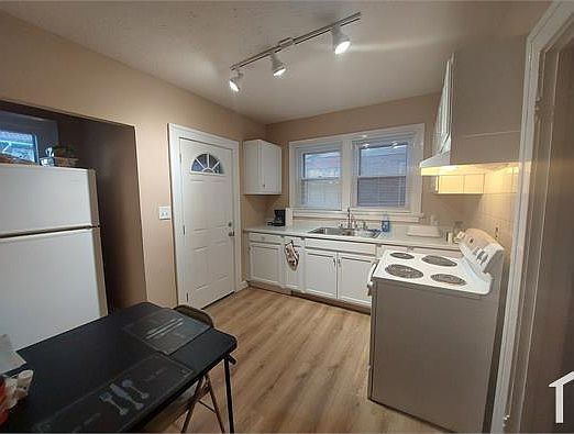 2nd image of 1432 Palmetto Ave