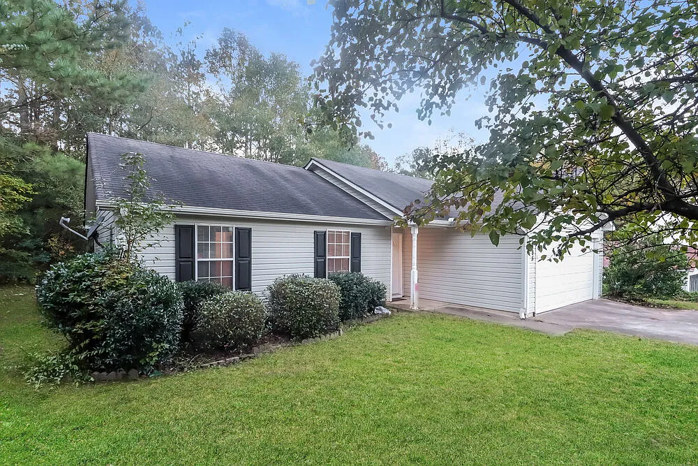 3 bed, 2.0 bath, 1126 sqft, $1,700 — Photo 3