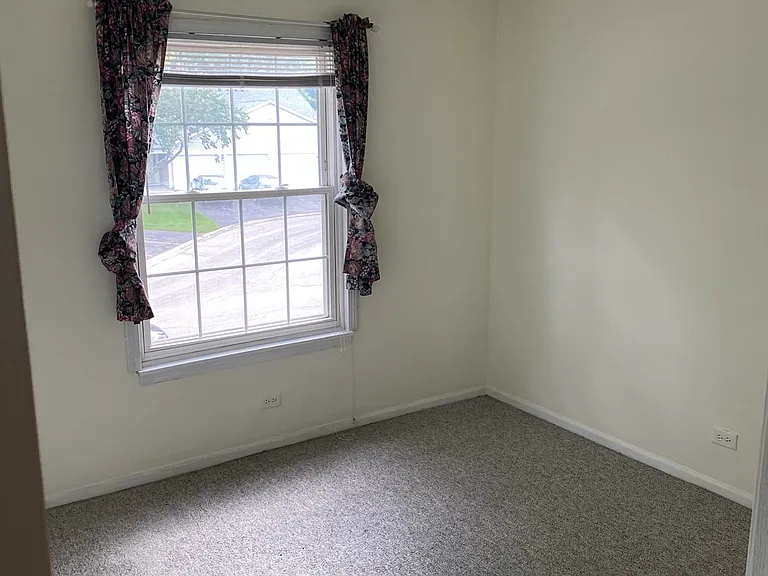 718 Crescent Ct #B2 — Photo 4