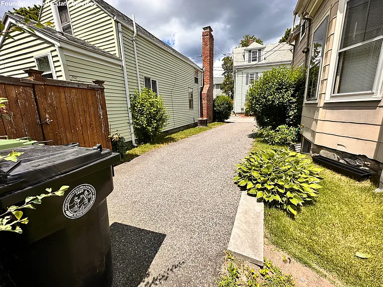 16 Middle St — Photo 14