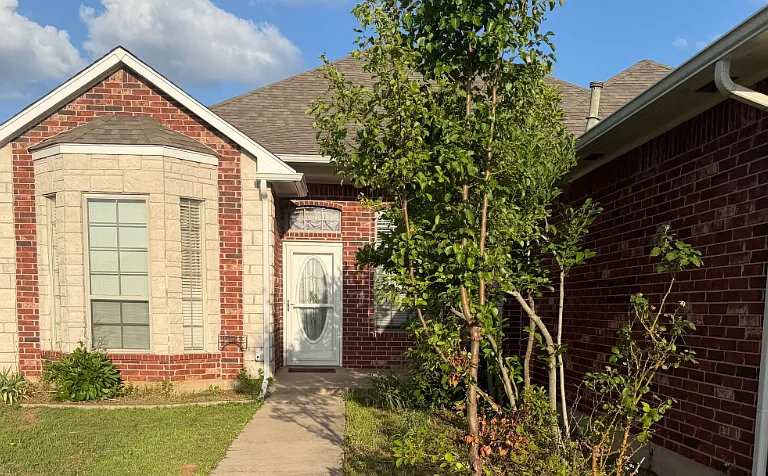 608 N Cherokee Way — Photo 1