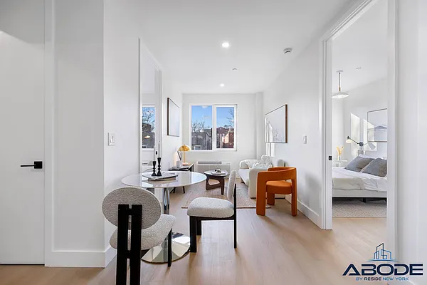 Living room, photo 2