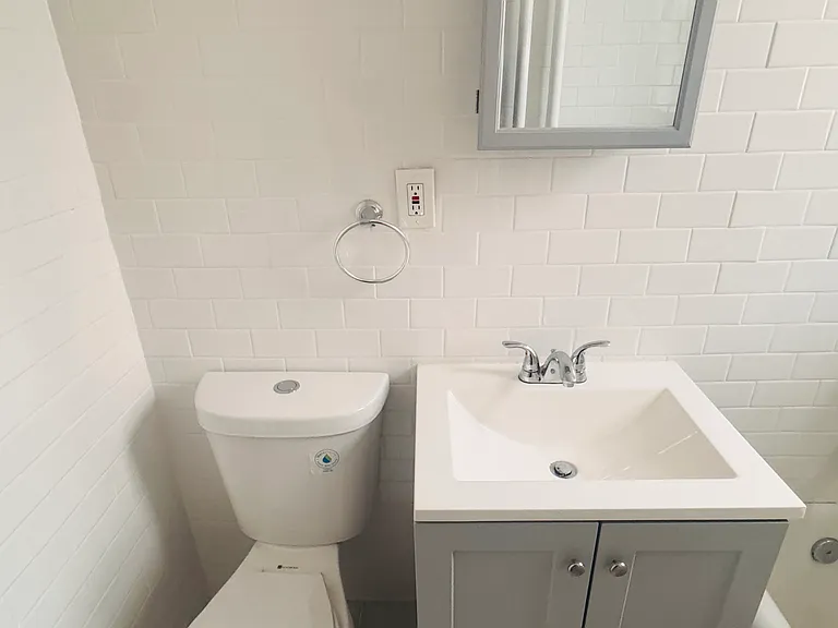 821 Bergen Ave #C5 — Photo 7