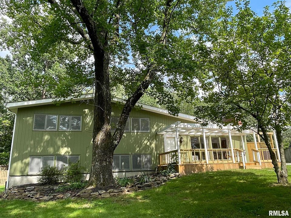 1st image of 5 Hillcrest Dr