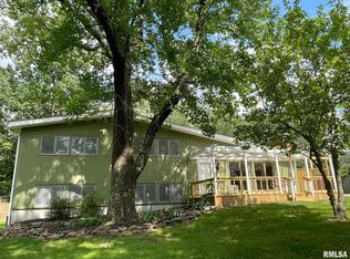 5 Hillcrest Dr, Carbondale, IL 62901