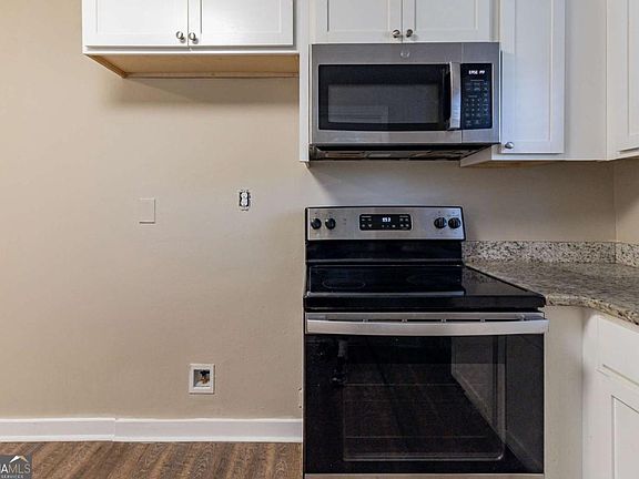 2nd image of 1807 Oakmont Dr NW