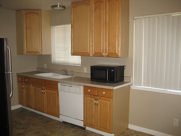 5th image of 6212 Inglewood Ave #6212