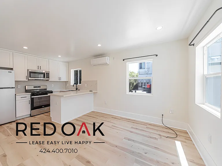 1861 S Sycamore Ave #186575B — Photo 2