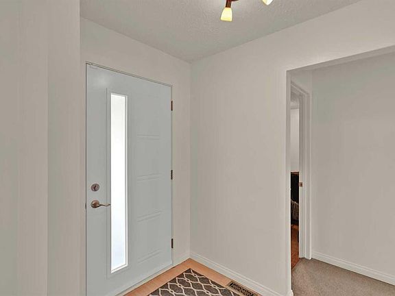 4th image of 19 E Maryvale Cres NE