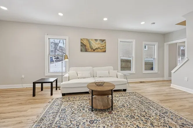 5 bed, 2419 sqft, $5,800 — Photo 3