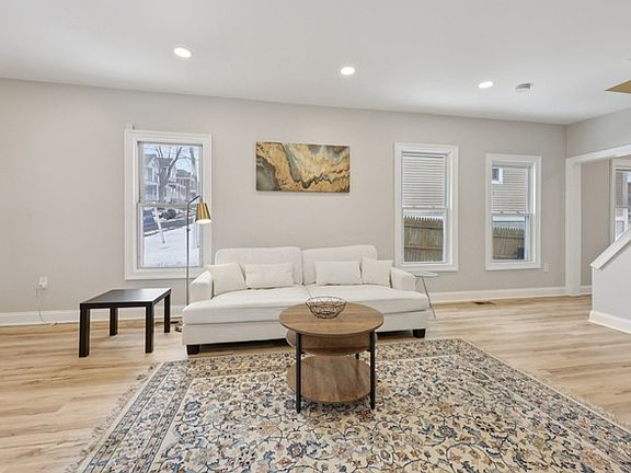3rd image of 1335 Maple View Pl SE