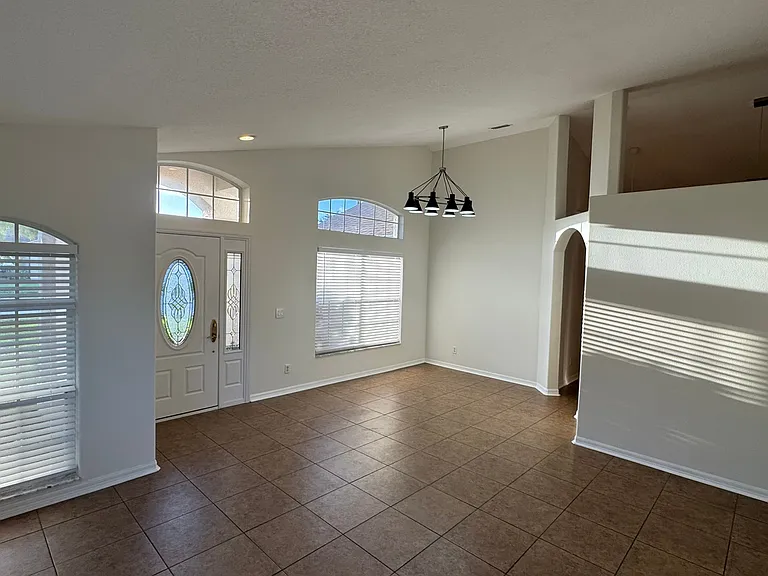 1823 Ashton Dr E — Photo 7