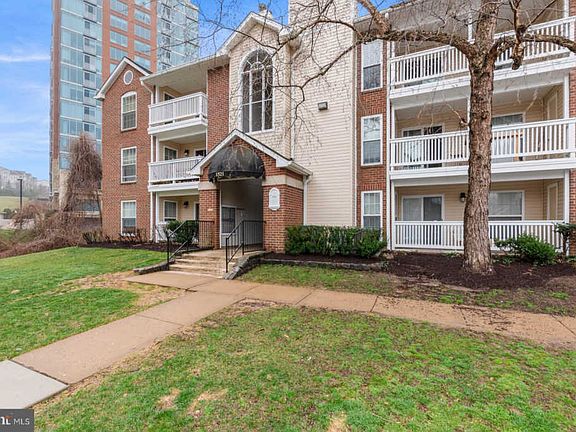 3rd image of 1521 Lincoln Way APT 103