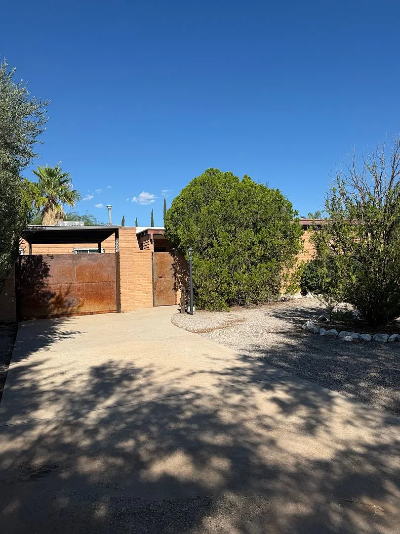 Charming 3-Bedroom, 2-Bath Home with Fireplace & Enclosed Backyard! — Photo 1