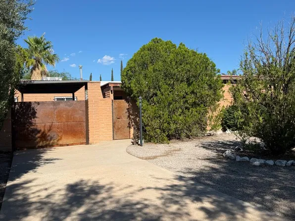 8825 E Old Spanish Trl, Tucson, AZ 85710