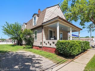 112 S McKinley Rd, Flushing, MI 48433