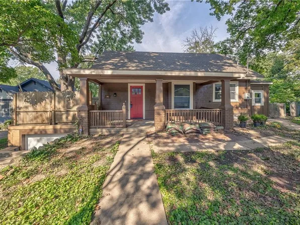 703 N 12th St, Leavenworth, KS 66048