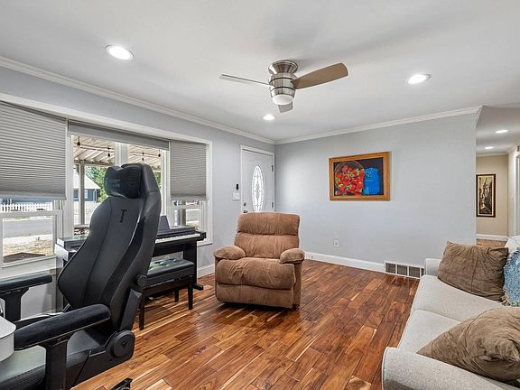 4th image of 150 Lawley Dr