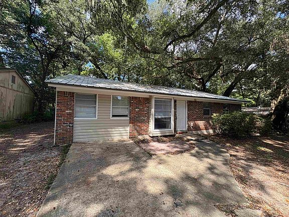 2nd image of 2922 Oakwood Dr