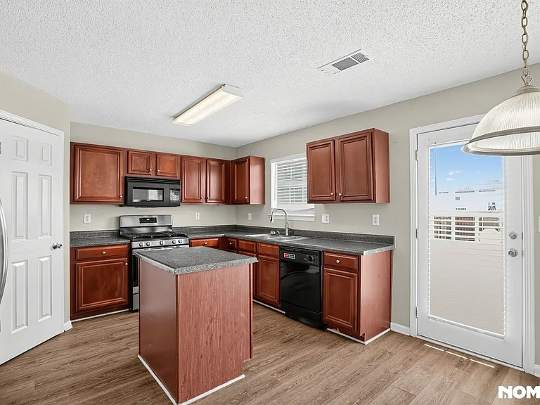 3693 Arminto Dr — Photo 14