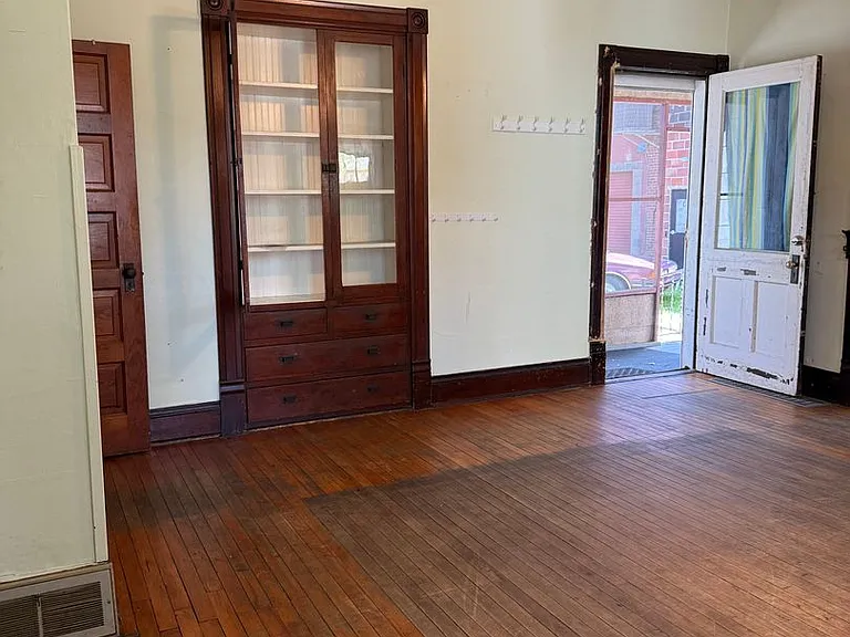 822 N High St — Photo 5