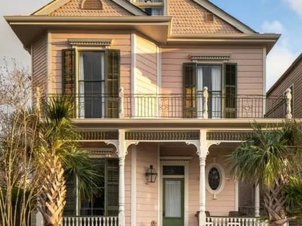 221 Pelican Ave, New Orleans, LA 70114