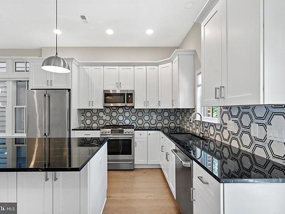 5th image of 113 Thornton Ln
