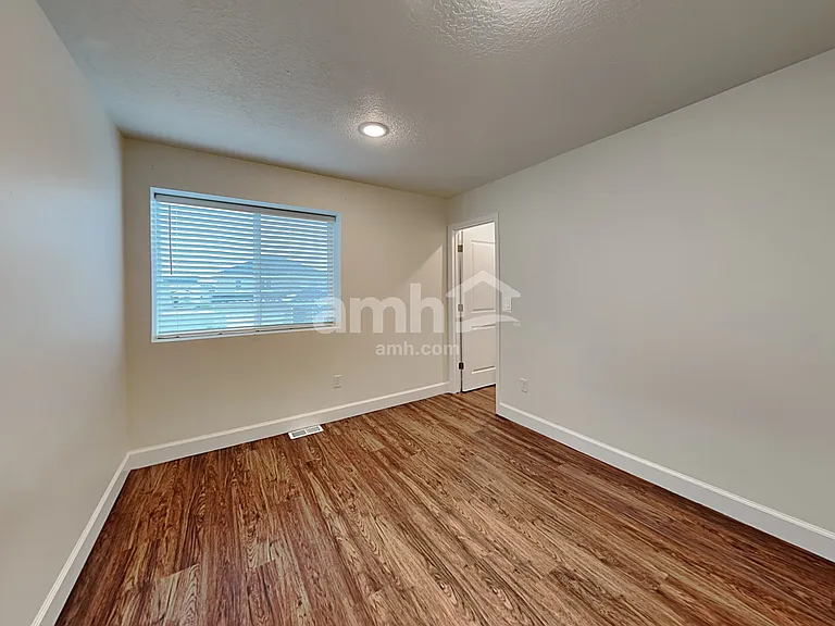 2403 E Surry Way — Photo 18