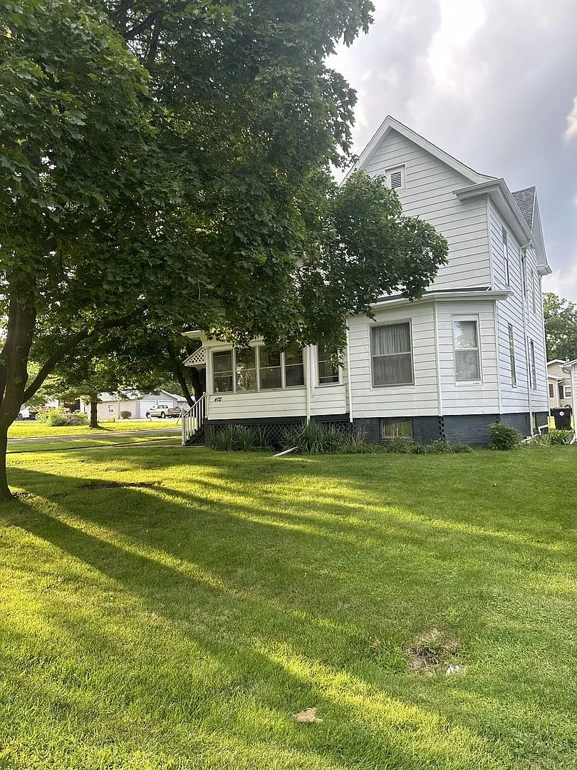 402 E Cherry St photo 1