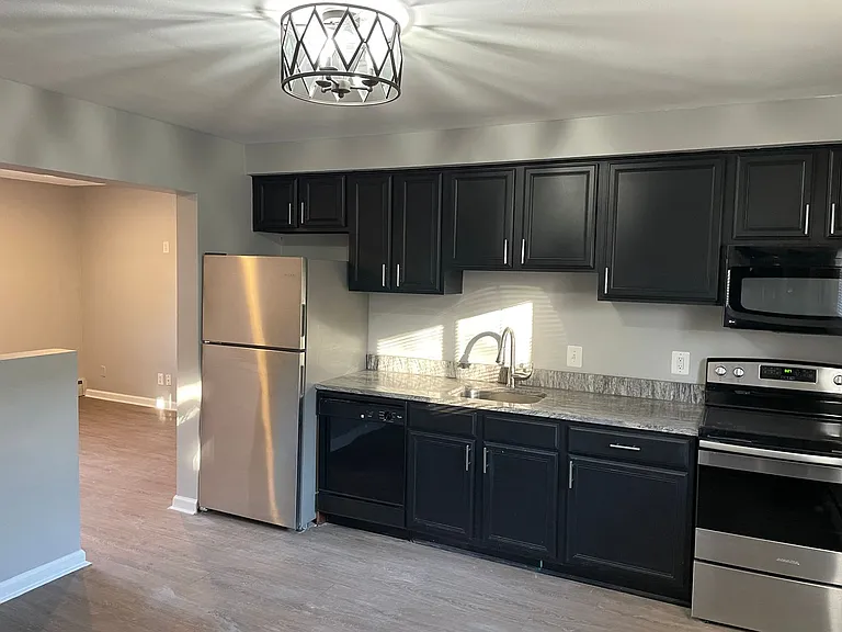 649 Maple Rd — Photo 3