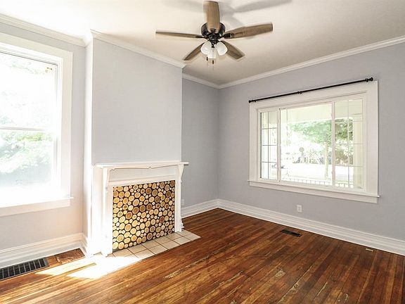 5th image of 8104 Woodbine Ave