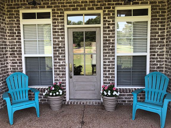 Welcoming front entry