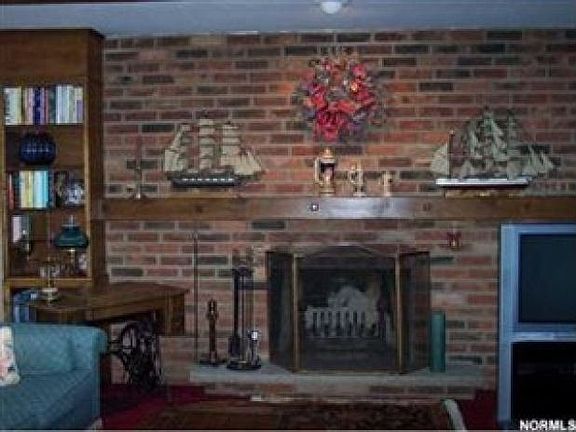 4th image of 1214 Valley Park Dr