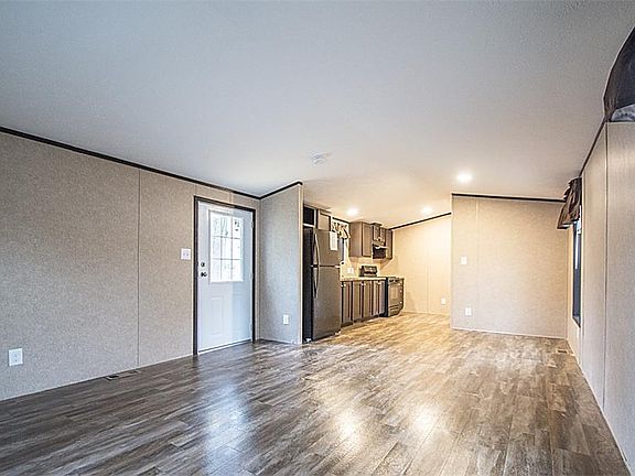 3rd image of 28 Susan Dr