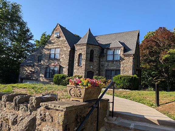 3rd image of 1400 Beech Ave #2C