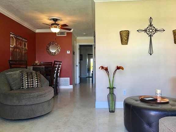 4th image of 22 Pine Arbor Ln