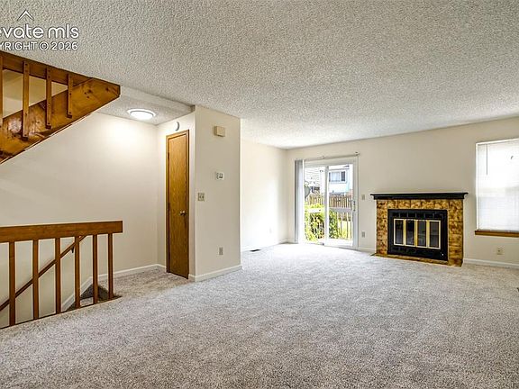 5th image of 513 Shady Crest Cir