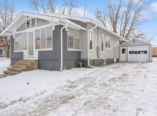 415 N 3rd Ave E, Newton, IA 50208
