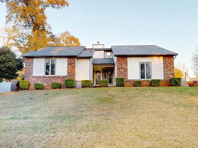 112 Oakland Dr — Photo 1