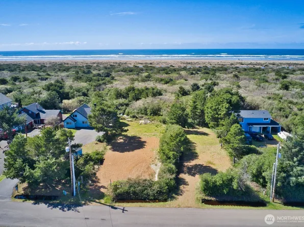 317 Sand Dune Avenue NW, Ocean Shores, WA 98569