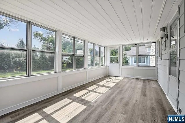 990 Washington Ave — Photo 7