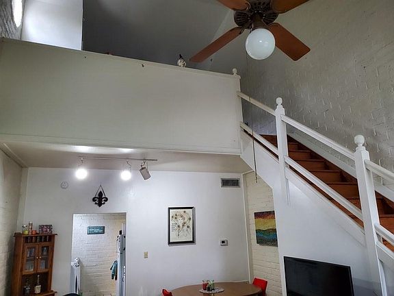 5th image of 315 Lee Ln #205