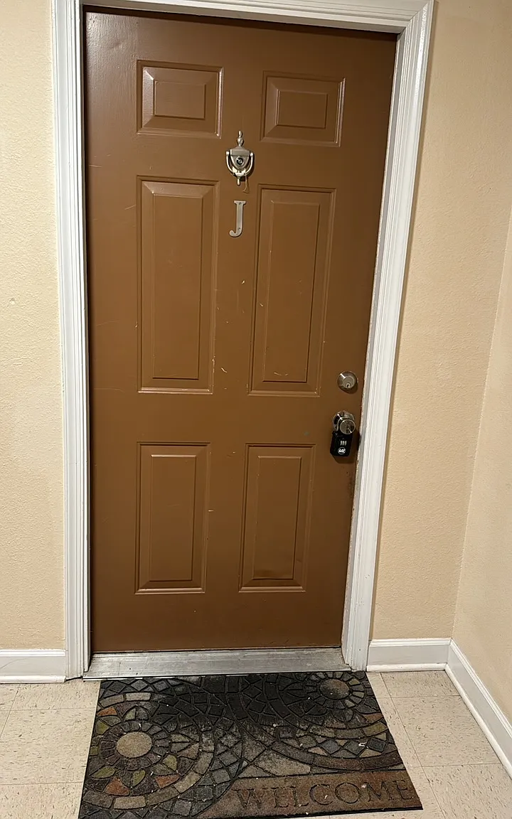 2 bed, 936 sqft, $1,950 — Photo 2