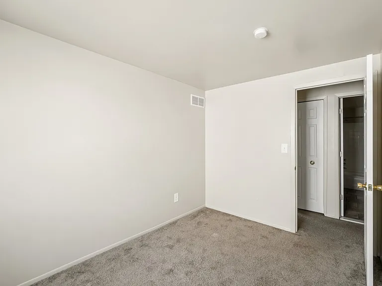 Creekside Apartments — Photo 30