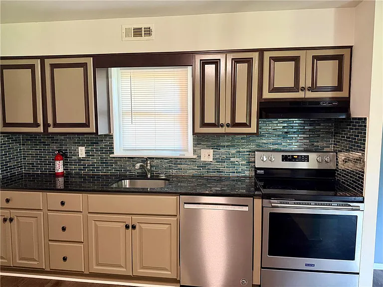 2402 Woodstock Dr #A — Photo 9
